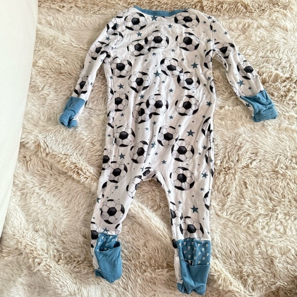Posh Peanut Convertible Zip One Piece Soccer Print Size 0-3 Months - Picture 5 of 5